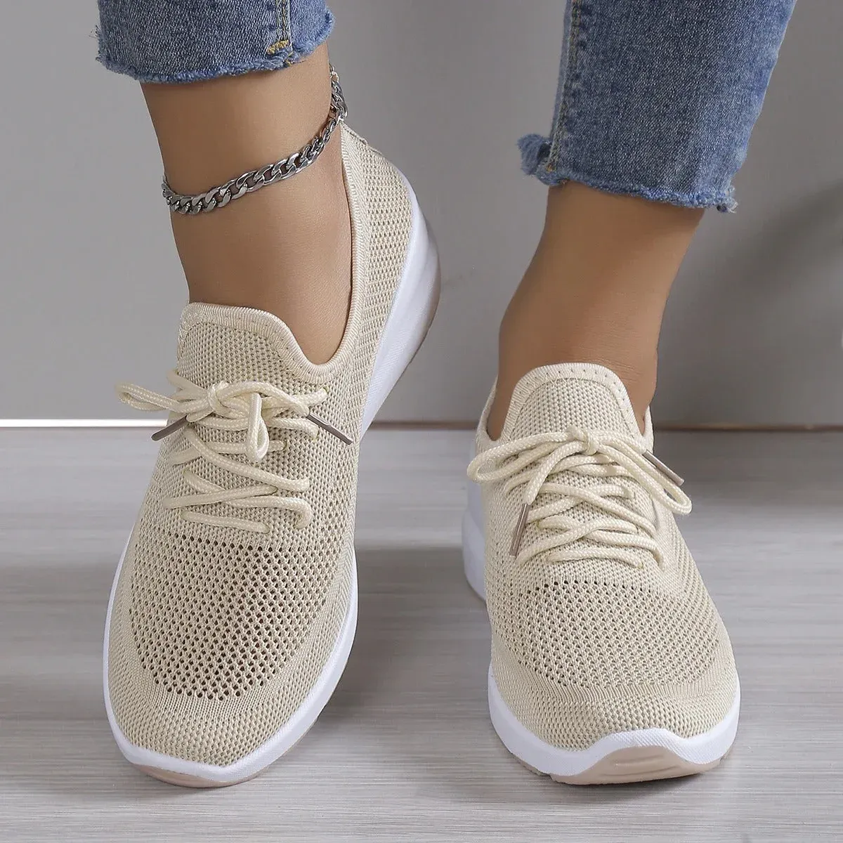 Trendy and lightweight Sneakers